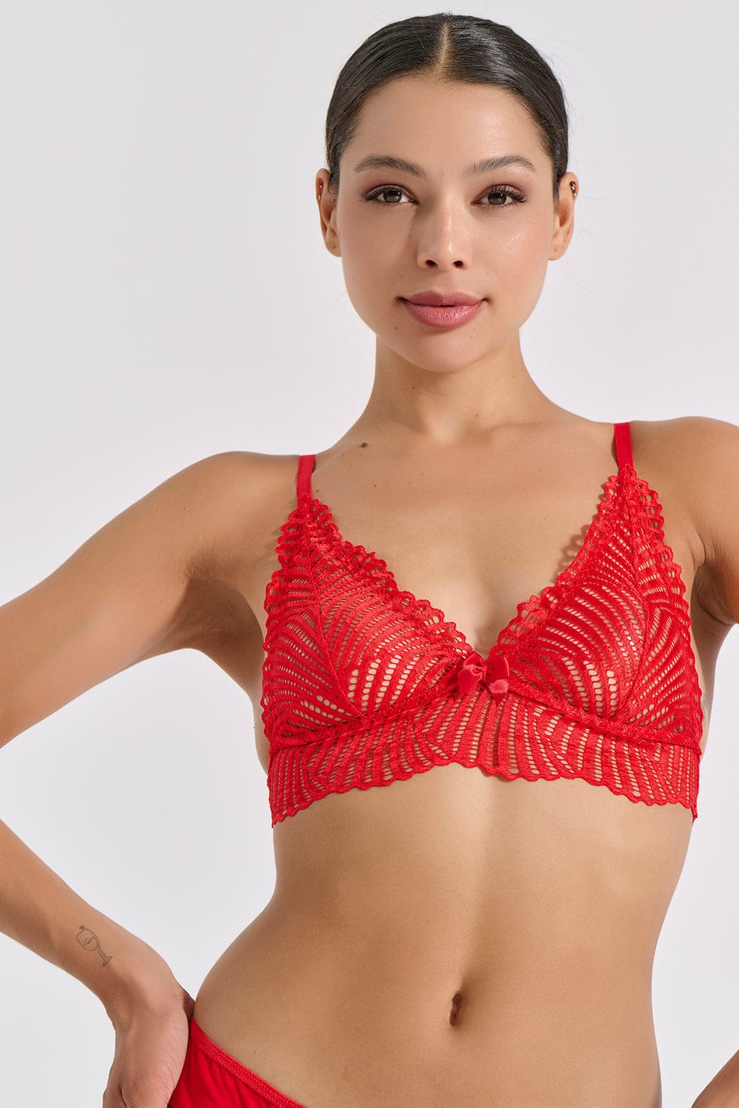Red Lace Bralette από ελαστική δαντέλα με σχέδιο βεντάλιας και κόπιτσα στο πίσω μέρος | evaunderwear
